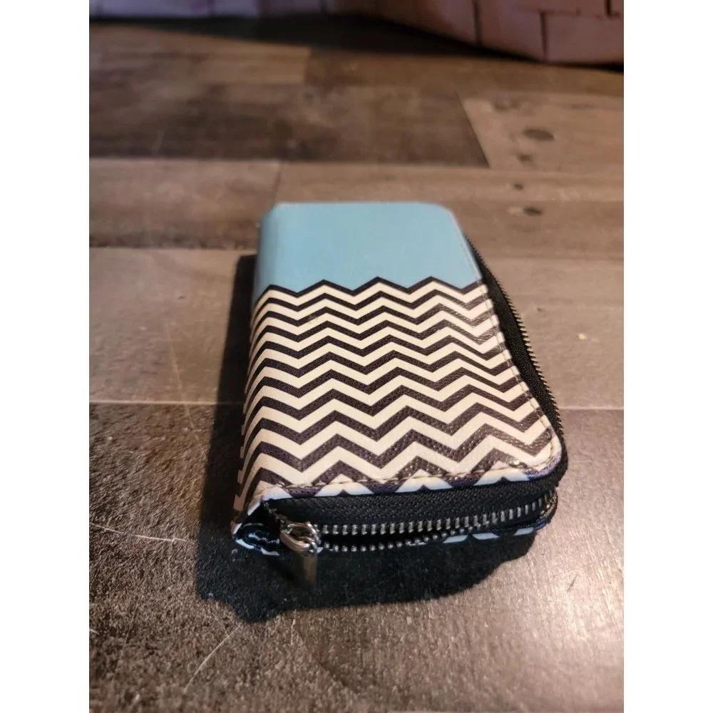 Phone wallet case‎ blue zig zag